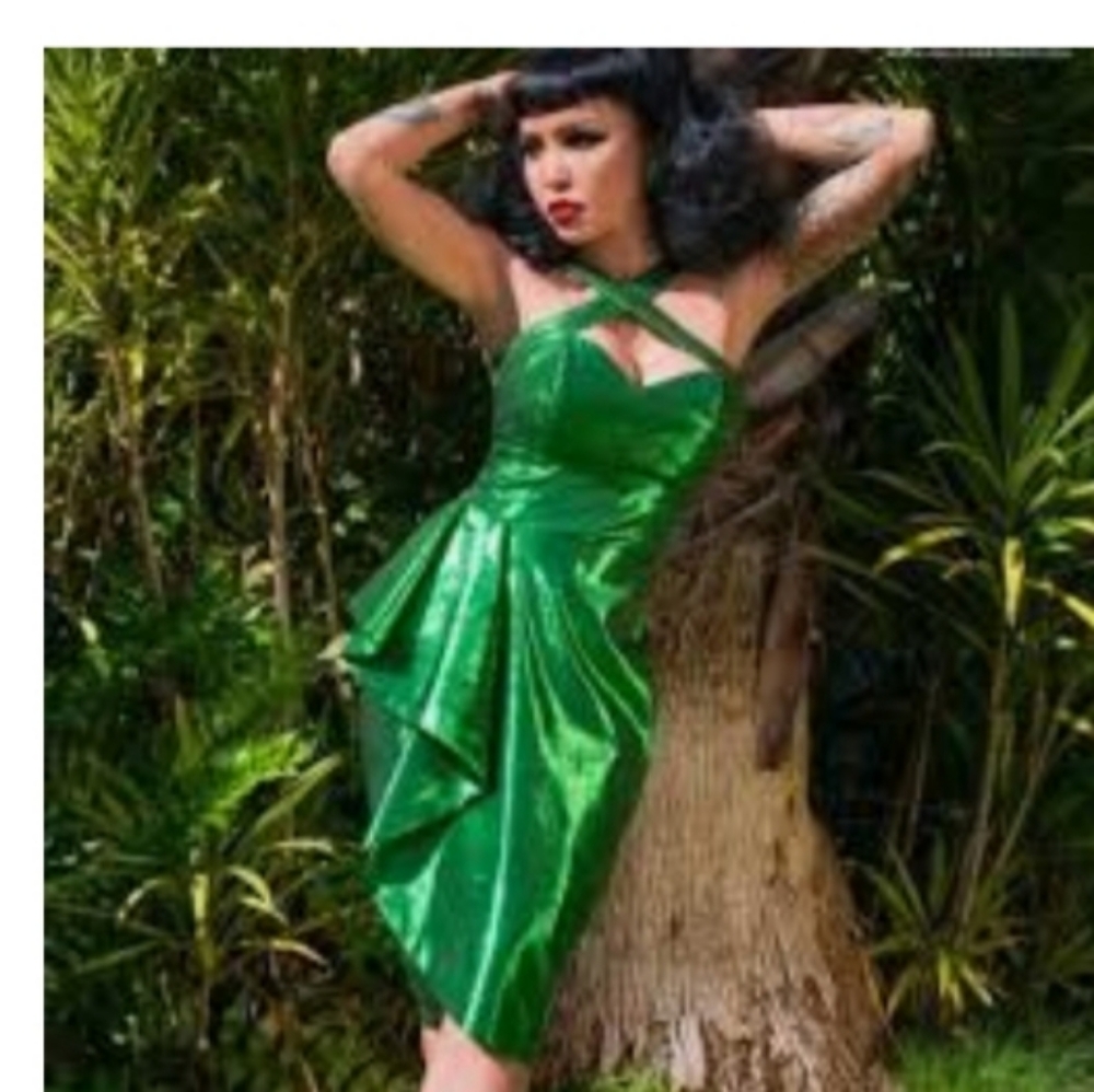 Deadly Dames Voodoo Vixen in green lame